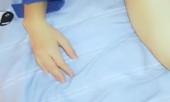 老婆清.纯水嫩的大学美.女表妹mei被男友甩了来我家喝酒消愁哭诉,喝醉后抱她到床上休息时没控制住强干了她.国语!