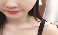 极品嫩neng模兔兔露脸连续两场大秀直播，精jing彩从不间断，黑丝袜高跟鞋苗条身shen材，小奶子很诱人，道具插.逼里呻吟
