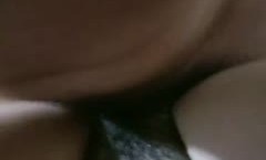 清.纯嫩neng妹mei被大吊男友无套啪pa啪干的高潮迭起床单都湿了一大片