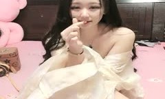 卷发丰满身shen材妹mei子自摸口口诱惑剃毛穿上连体开裆黑丝看着非常诱人很是诱惑喜欢不要错过