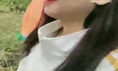 还很稚嫩的一群男男女女 驱车到野外 群P打野战 (1)
