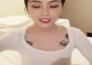 高gao颜值苗条身shen材耳环妹mei子诱惑 露奶翘起双脚掰开逼逼非常诱人 很是诱惑喜欢不要错过