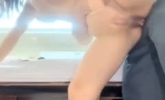 真实直播-魔鬼身shen材高挑性.感的美.女按照粉丝要求去按an摩会所勾引男技师啪pa啪,自己被干了还要到前台付178元的按an摩费用,国语!