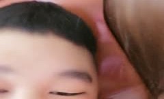 给18岁的小美眉刮毛 然后狂搞她 (2)