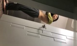 趁妹mei子洗澡不在意偷拍精选对白非常有意思